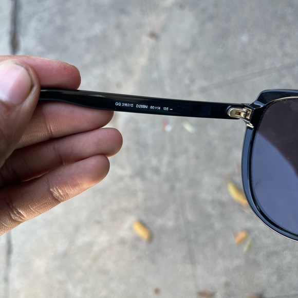 Gucci Black Web Sides Sunglasses - Picture 4 of 6